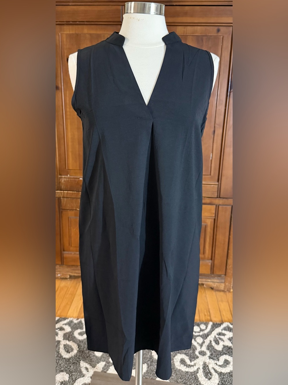 Sleeveless V-Neck Midi Dress in Black